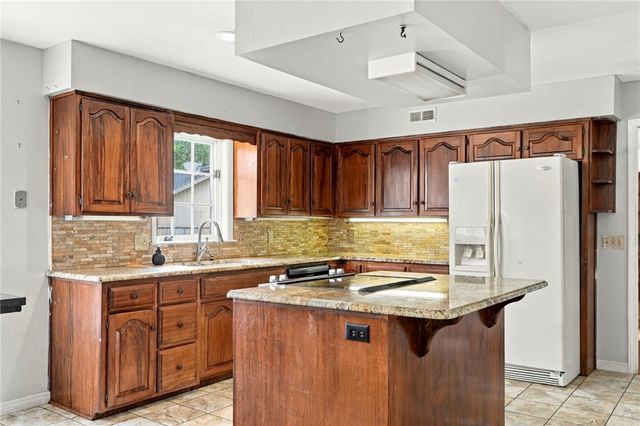 1370 E Wimbledon Place, Fayetteville, AR 72703