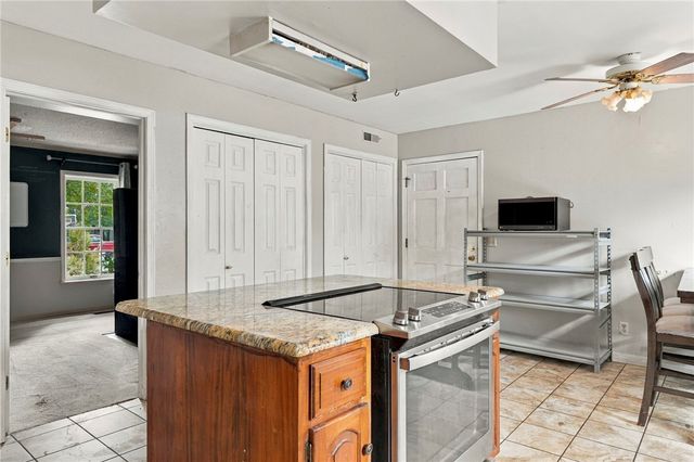 1370 E Wimbledon Place, Fayetteville, AR 72703