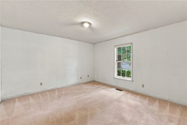 1370 E Wimbledon Place, Fayetteville, AR 72703