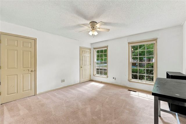1370 E Wimbledon Place, Fayetteville, AR 72703