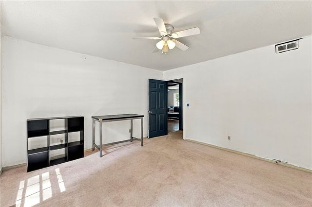 1370 E Wimbledon Place, Fayetteville, AR 72703