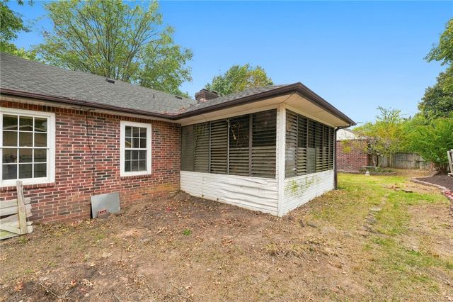 1370 E Wimbledon Place, Fayetteville, AR 72703