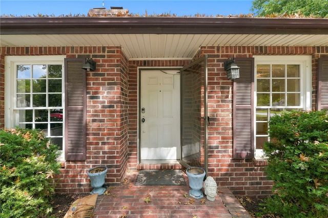 1370 E Wimbledon Place, Fayetteville, AR 72703