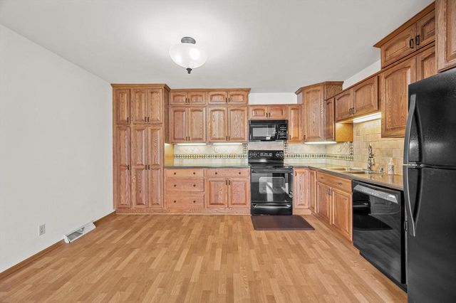 10340 Parkwood DRIVE, Franklin, WI 53132