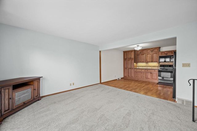 10340 Parkwood DRIVE, Franklin, WI 53132