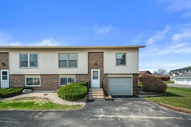 10340 Parkwood DRIVE, Franklin, WI 53132