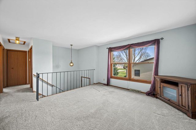 10340 Parkwood DRIVE, Franklin, WI 53132
