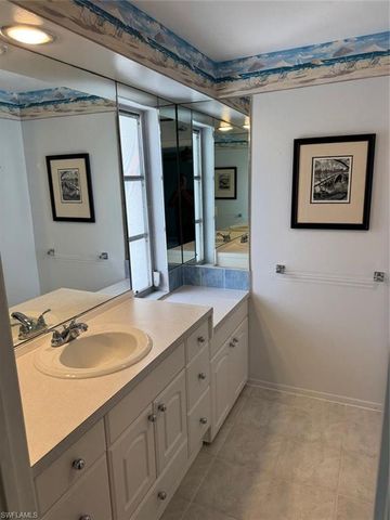 30 Maui CIR 30, Naples, FL 34112