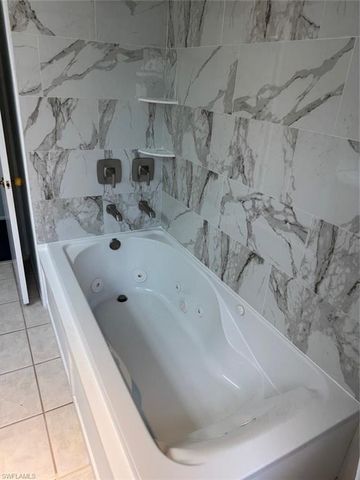 30 Maui CIR 30, Naples, FL 34112