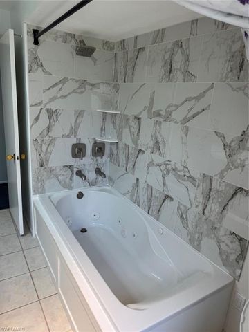 30 Maui CIR 30, Naples, FL 34112