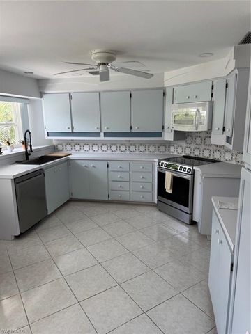 30 Maui CIR 30, Naples, FL 34112