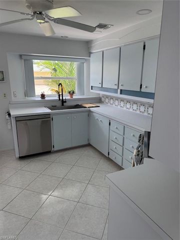 30 Maui CIR 30, Naples, FL 34112
