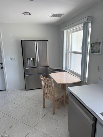 30 Maui CIR 30, Naples, FL 34112