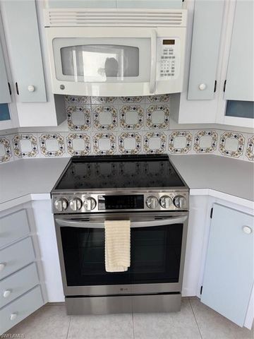 30 Maui CIR 30, Naples, FL 34112