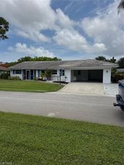 30 Maui CIR 30, Naples, FL 34112