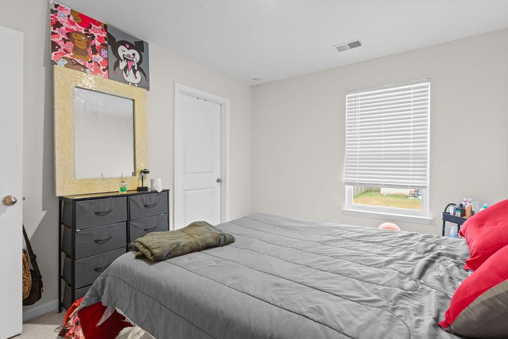 Image 14 of property listing at 126 Lagoona Drive, Summerville, SC 29483