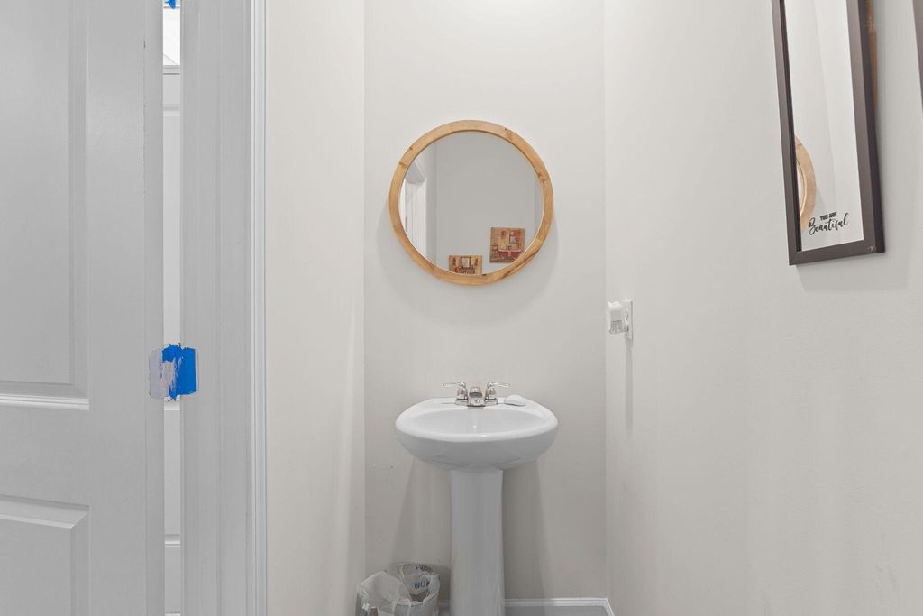 Image 5 of property listing at 126 Lagoona Drive, Summerville, SC 29483