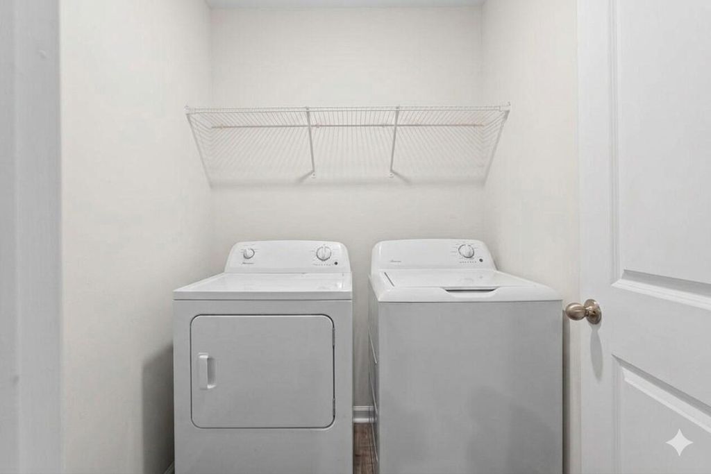 Image 6 of property listing at 126 Lagoona Drive, Summerville, SC 29483