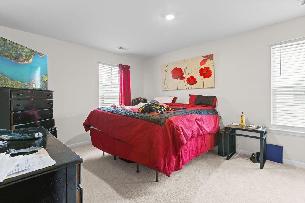 Image 7 of property listing at 126 Lagoona Drive, Summerville, SC 29483