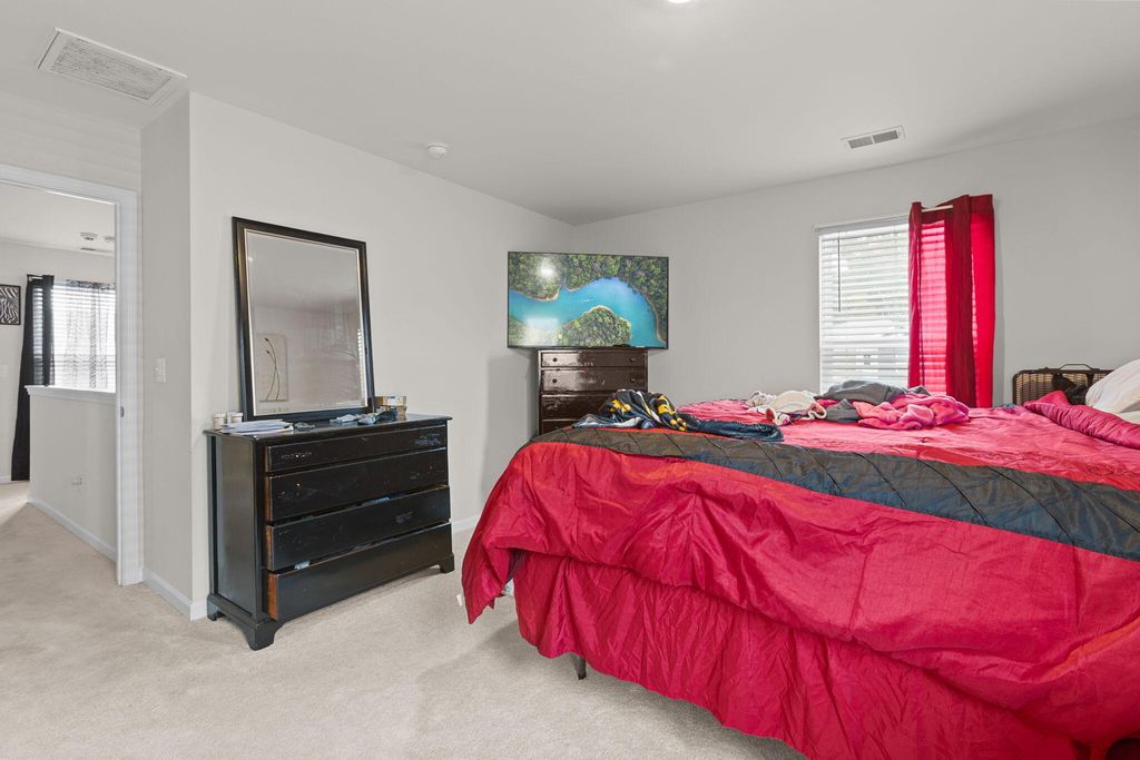 Image 8 of property listing at 126 Lagoona Drive, Summerville, SC 29483