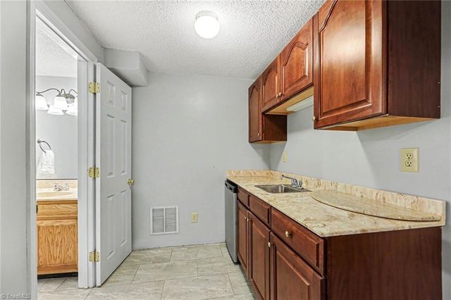 4504 Carriagebrook Court, Clemmons, NC 27012