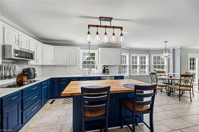 4504 Carriagebrook Court, Clemmons, NC 27012