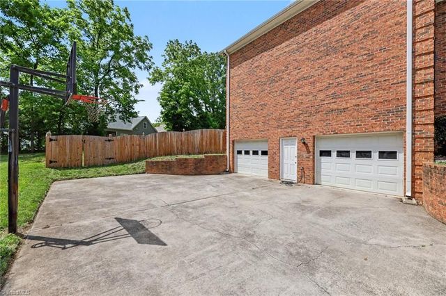 4504 Carriagebrook Court, Clemmons, NC 27012