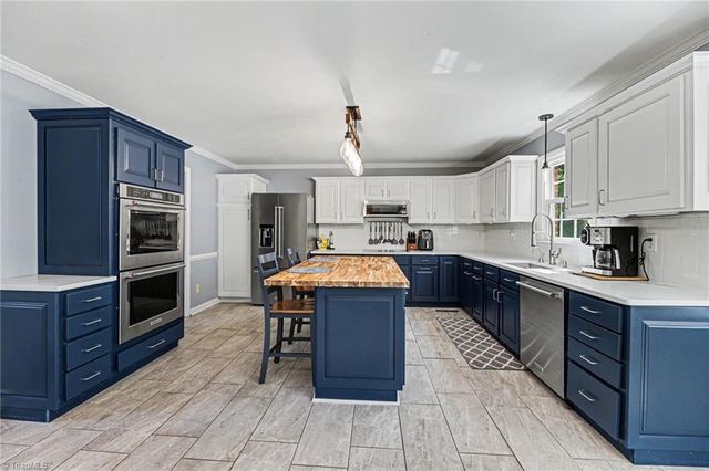 4504 Carriagebrook Court, Clemmons, NC 27012