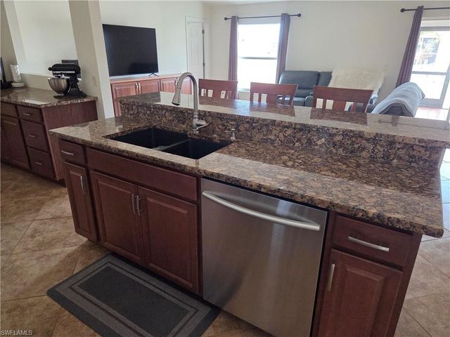 1050 NW 33rd PL, Cape Coral, FL 33993