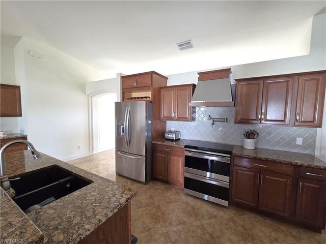 1050 NW 33rd PL, Cape Coral, FL 33993