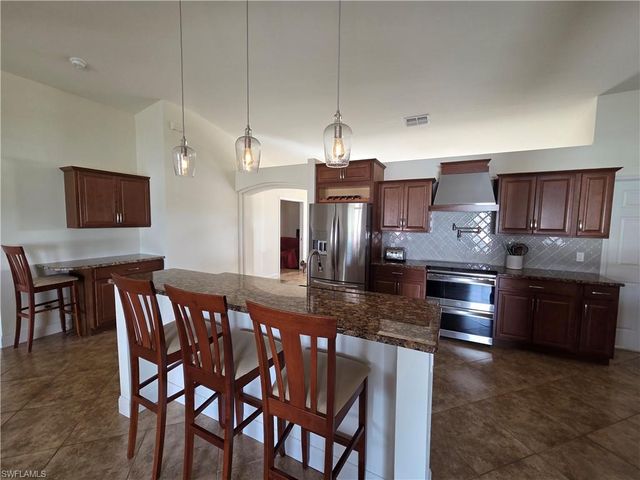 1050 NW 33rd PL, Cape Coral, FL 33993