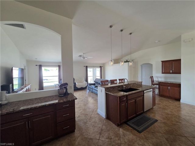 1050 NW 33rd PL, Cape Coral, FL 33993