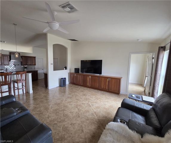 1050 NW 33rd PL, Cape Coral, FL 33993