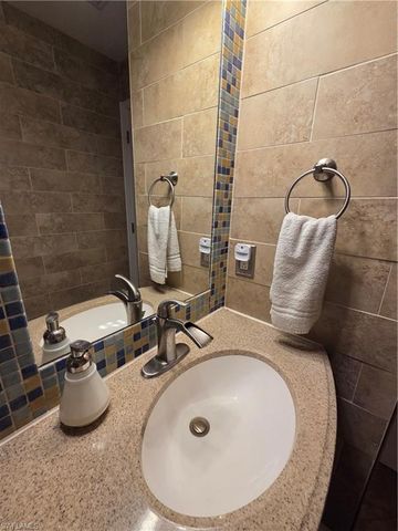 1050 NW 33rd PL, Cape Coral, FL 33993