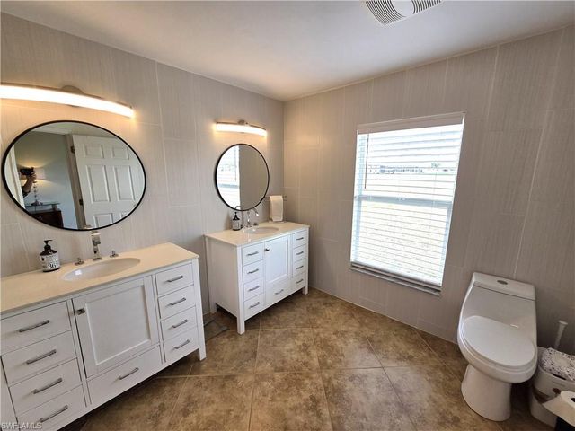 1050 NW 33rd PL, Cape Coral, FL 33993