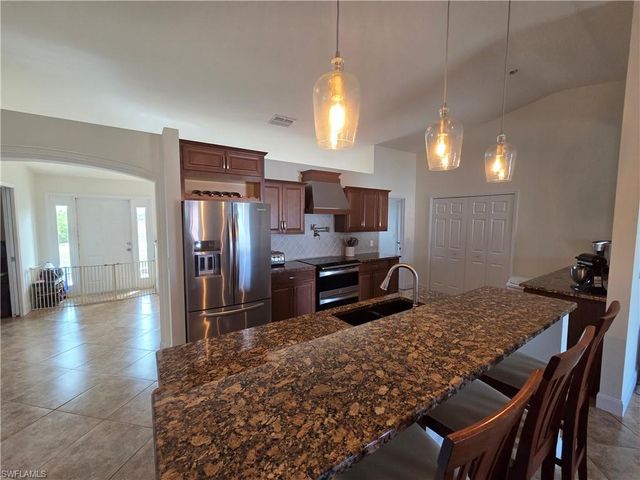 1050 NW 33rd PL, Cape Coral, FL 33993