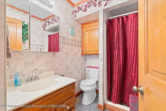 531 Pacific Avenue, Lansing, MI 48910