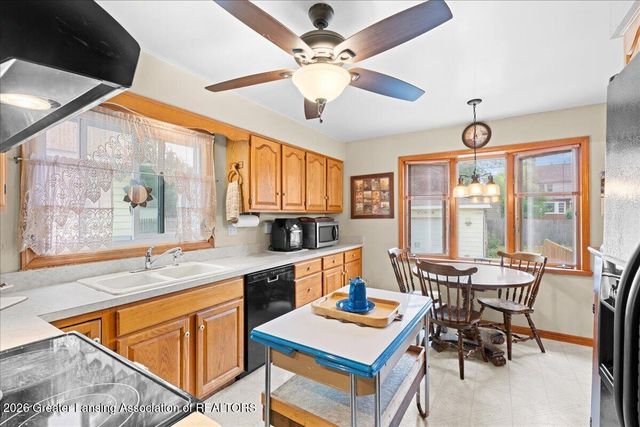 531 Pacific Avenue, Lansing, MI 48910