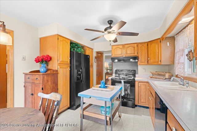 531 Pacific Avenue, Lansing, MI 48910