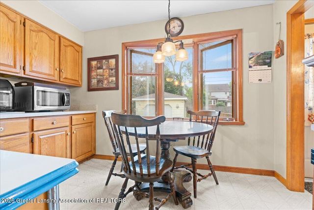 531 Pacific Avenue, Lansing, MI 48910