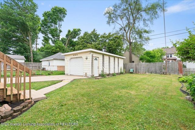 531 Pacific Avenue, Lansing, MI 48910