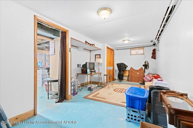 531 Pacific Avenue, Lansing, MI 48910