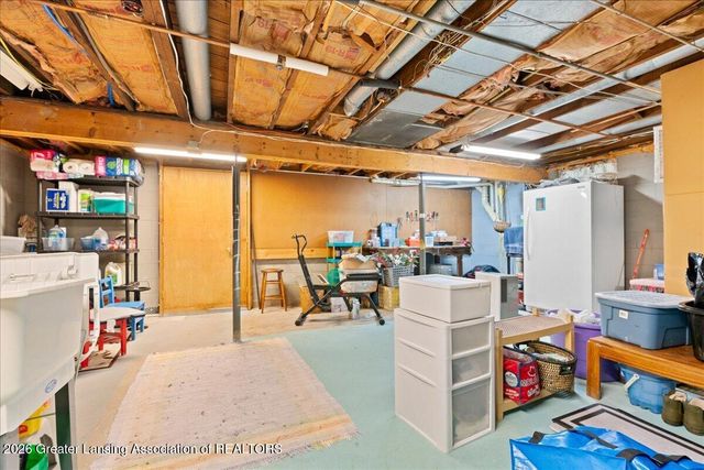 531 Pacific Avenue, Lansing, MI 48910