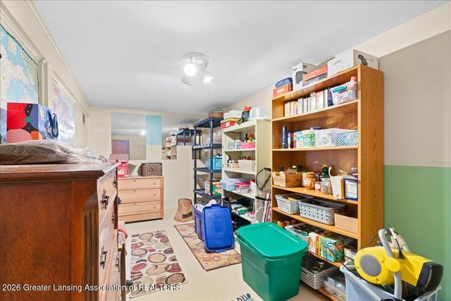 531 Pacific Avenue, Lansing, MI 48910