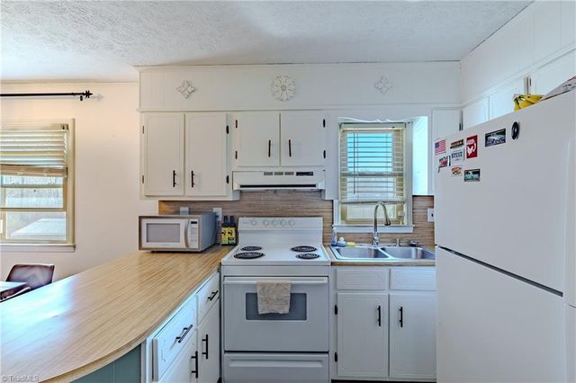 636 Hamburg Street, Mount Airy, NC 27030