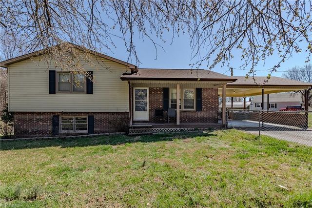 636 Hamburg Street, Mount Airy, NC 27030