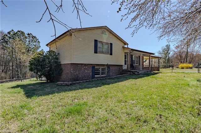 636 Hamburg Street, Mount Airy, NC 27030