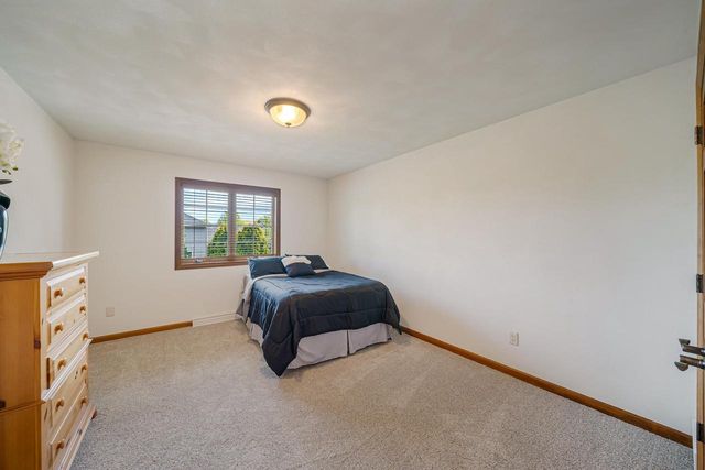 309 E STRATFORD LANE, Appleton, WI 54913