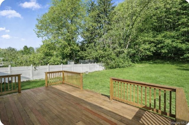 16 Meadow Road, Cortlandt Manor, NY 10548