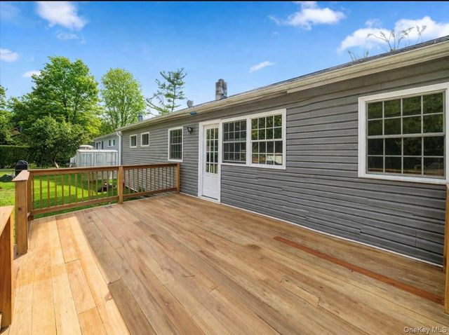 16 Meadow Road, Cortlandt Manor, NY 10548